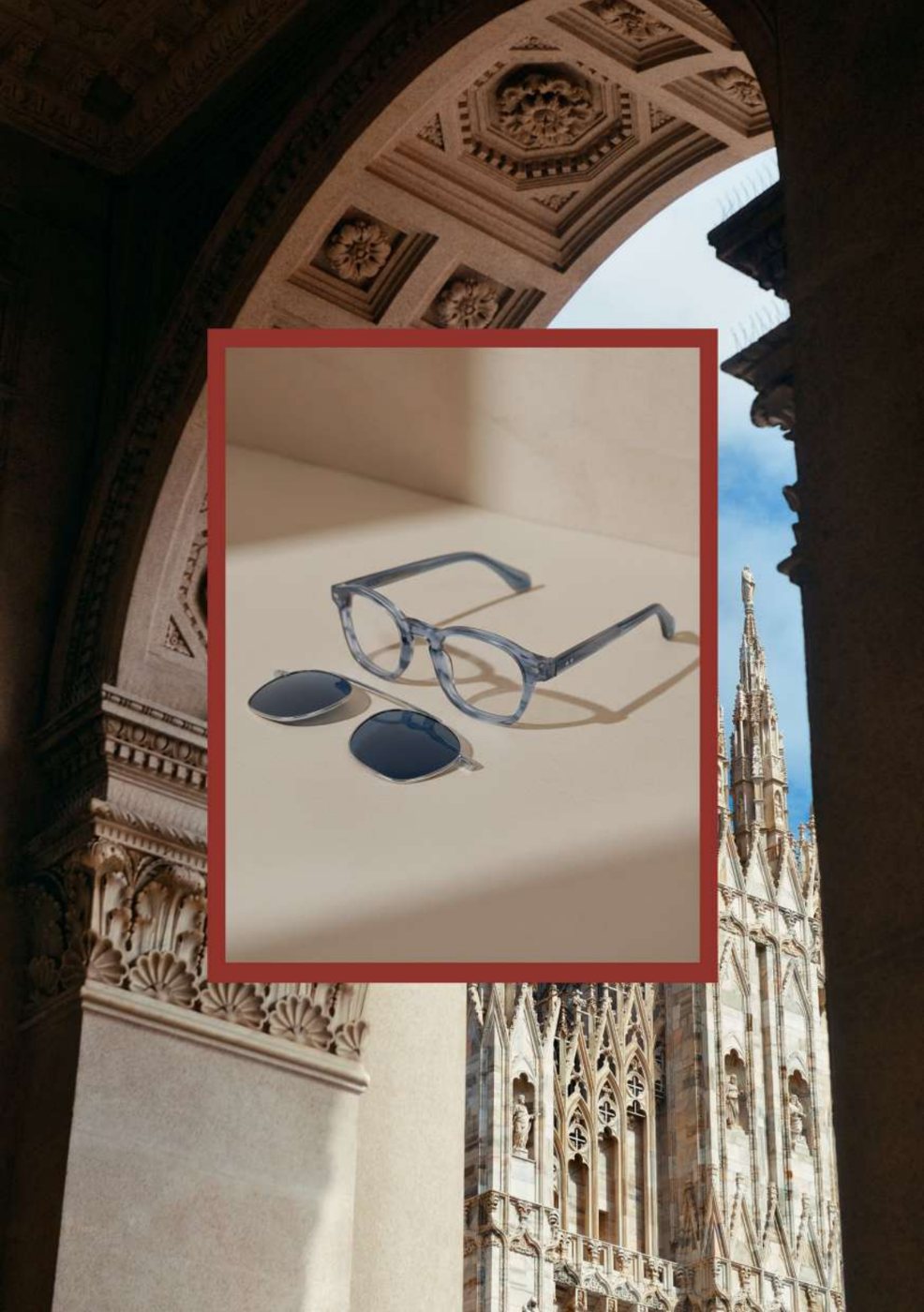 Arco con vista al Duomo de Milán y lentes Epos con clip
